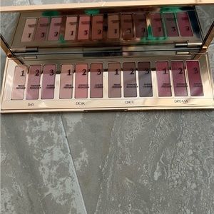 New! Charlotte Tilbury Pillow Talk Eye Palette